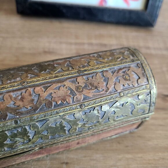 Vintage/Antique hand made with brass leaf details Qalamdan wooden pencil box. - Picture 3 of 15